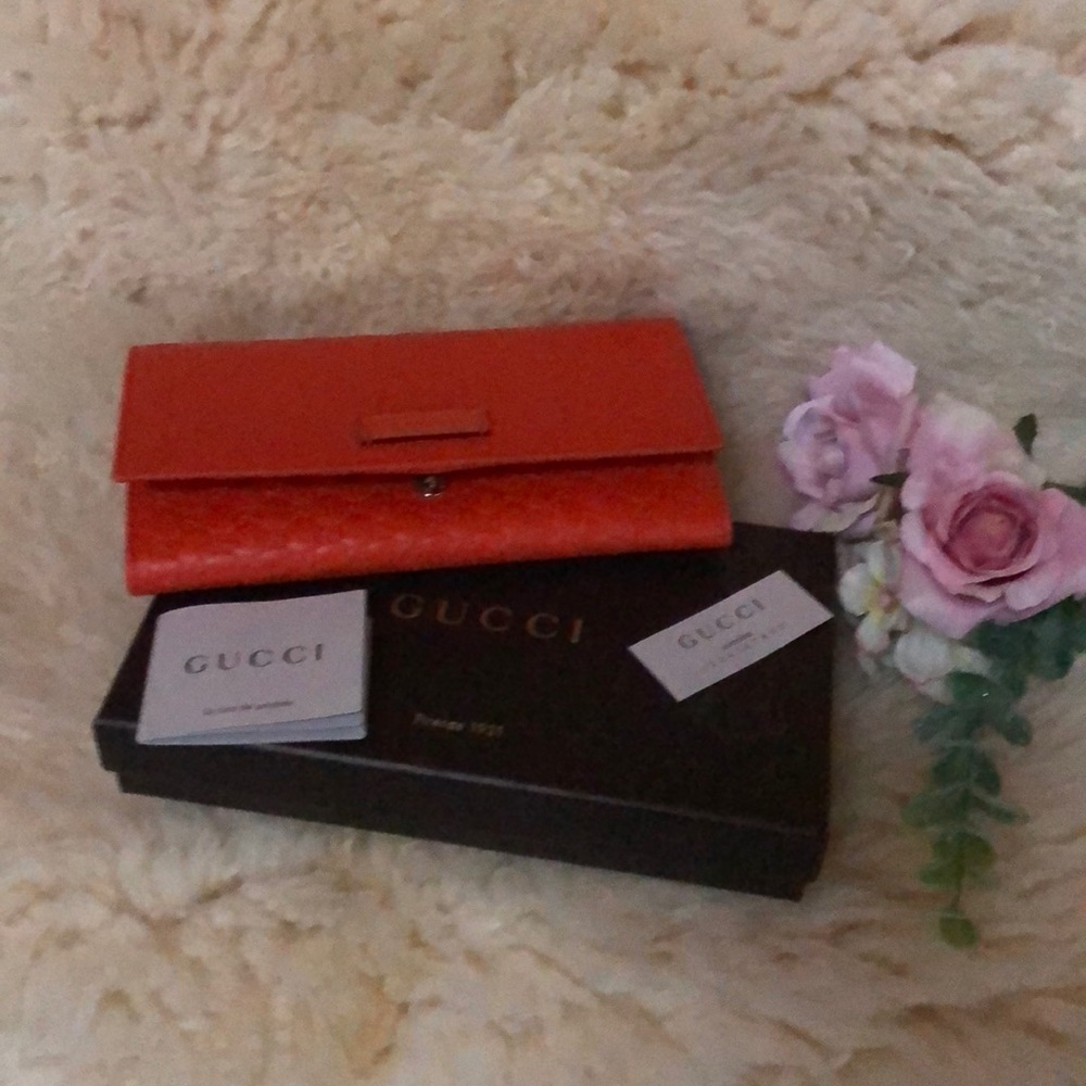 Brand new orange Gucci wallet